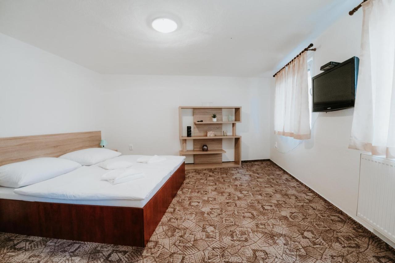 Ard Apartments - Levice Exterior photo
