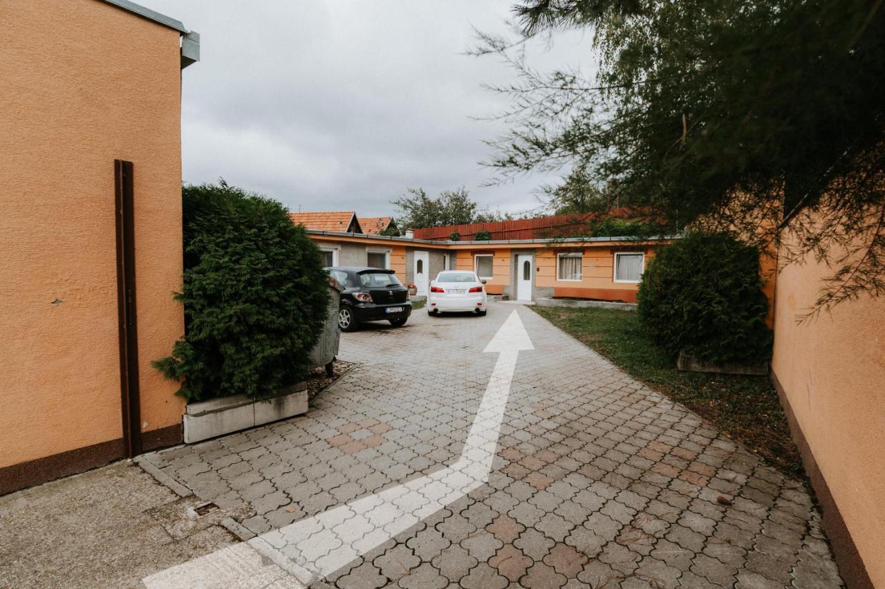 Ard Apartments - Levice Exterior photo